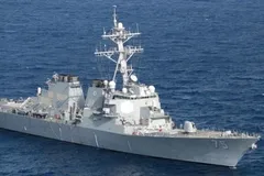Ракетный эсминец США зашел в Черное море