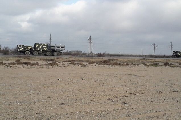 ''Не обляпайтесь!'' В сети засветили военную колонну РФ по дороге в Крым
