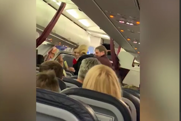 Ждали ''скорые'': в России самолет экстренно сел из-за ЧП