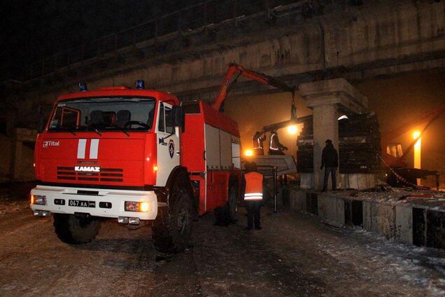 У Донецьку підірвали залізничний міст: фото і відео з місця НП