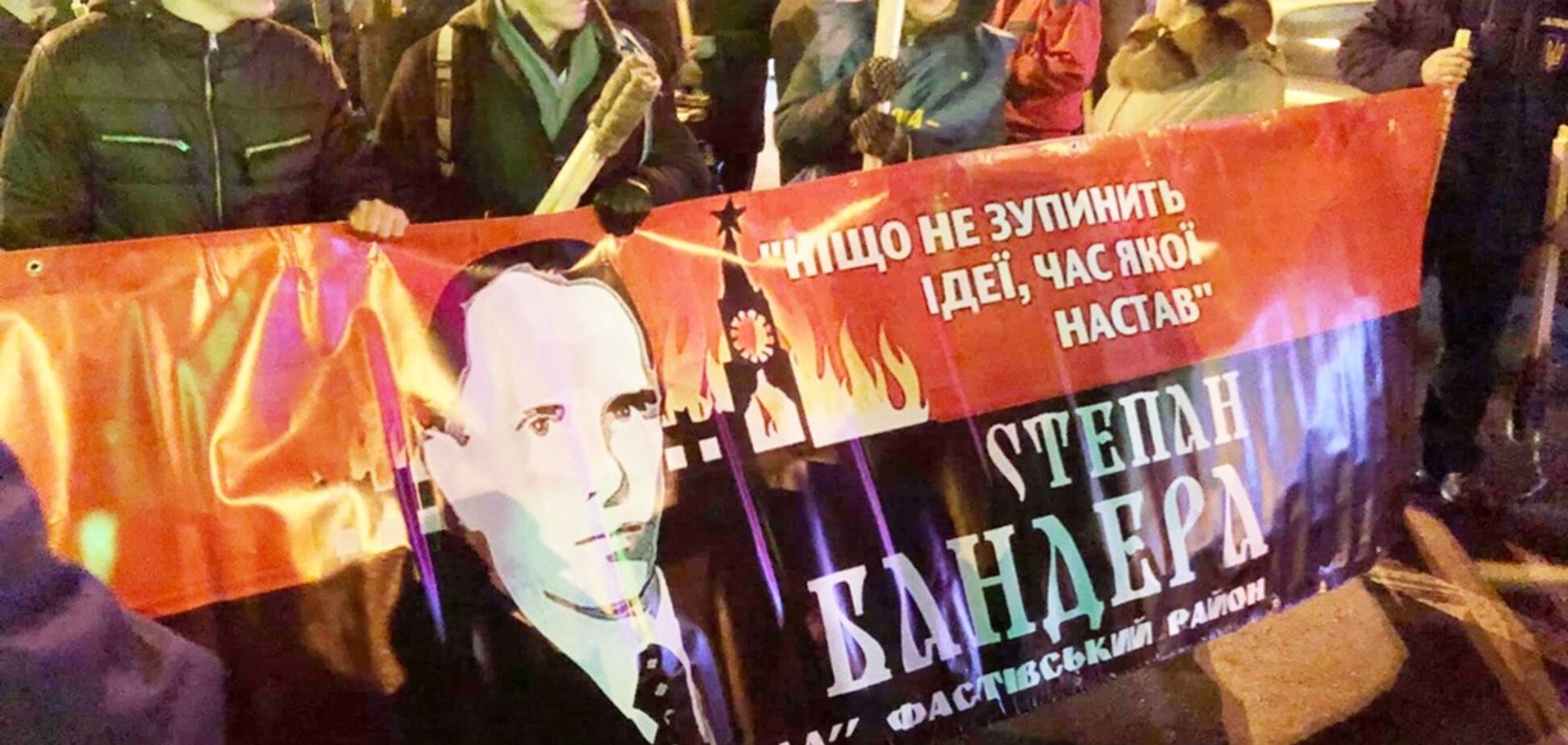 На честь Бандери: в Києві на факельному марші засвітився український міністр