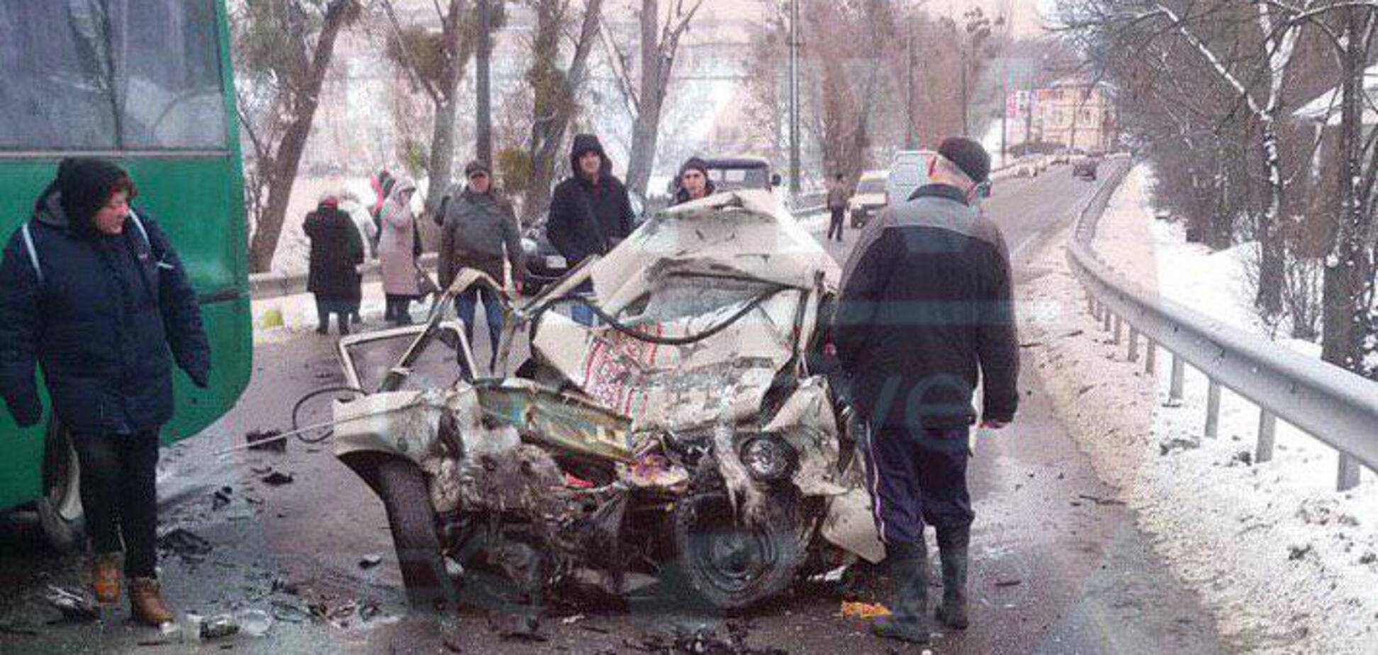 Под Киевом произошло масштабное ДТП с маршруткой: много погибших