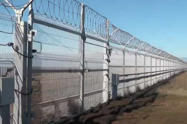 В Украине пригрозили жестким ответом за забор оккупантов в Крыму