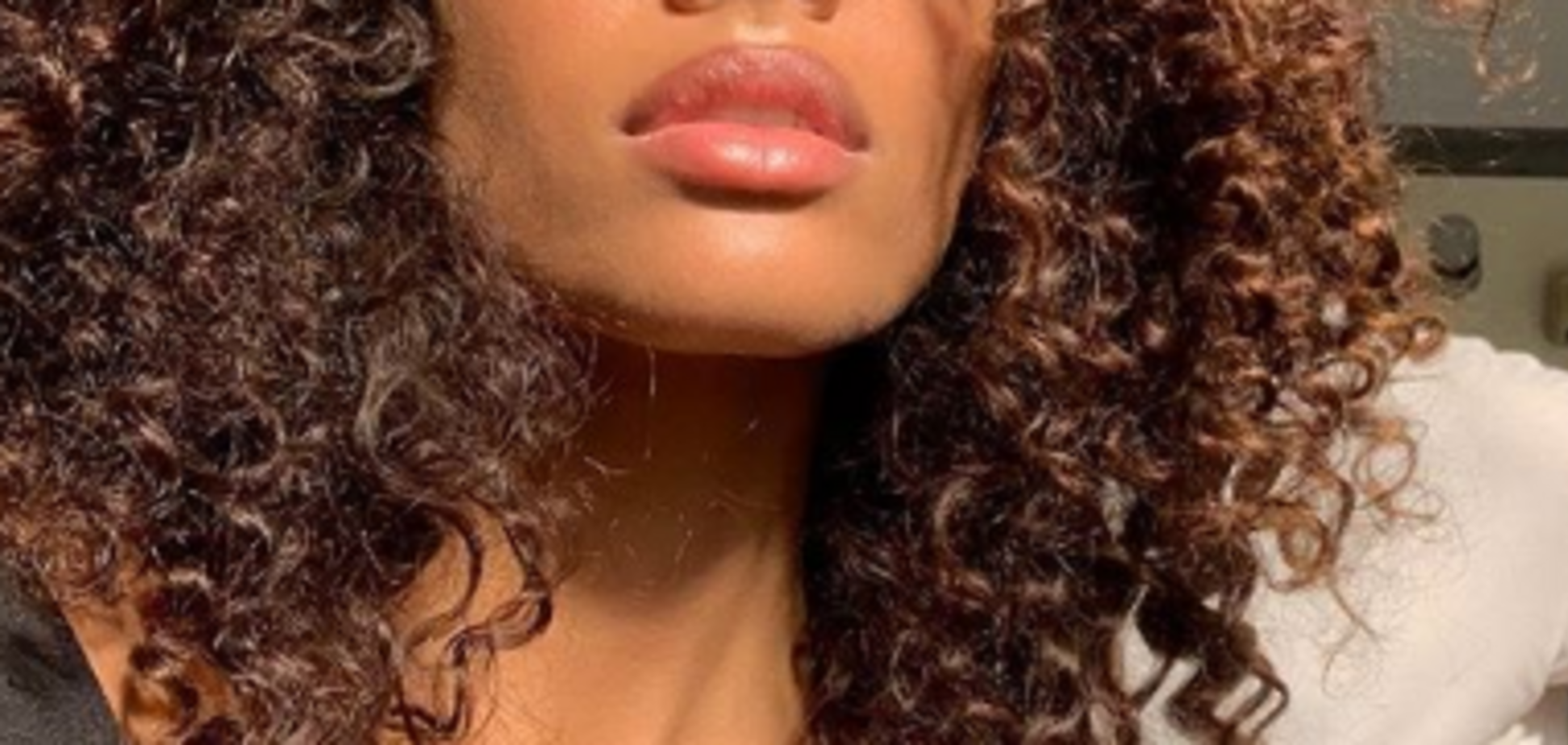 Молода дружина 51-річного Касселя підтвердила вагітність оголеним фото