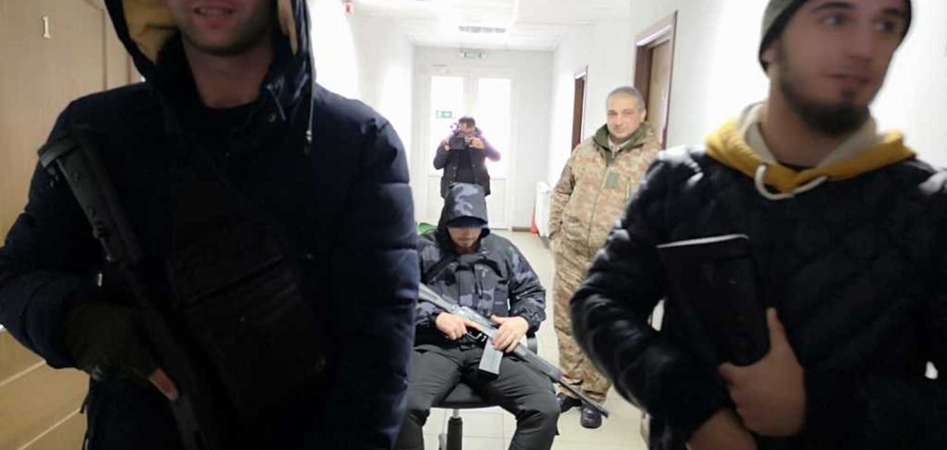 Полиция молчит? На Сумщине вооруженная банда захватила известное предприятие