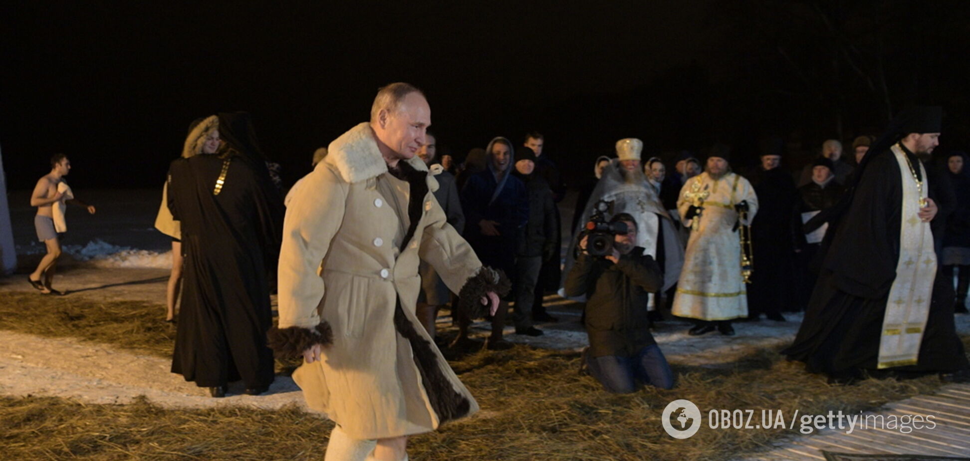   Путин скрыл фото из проруби: в сети заметили ''полуголого двойника''