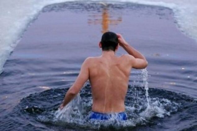 Пірнання в ополонки — це нав'язана російська псевдотрадиція, якої ніколи в нас не було