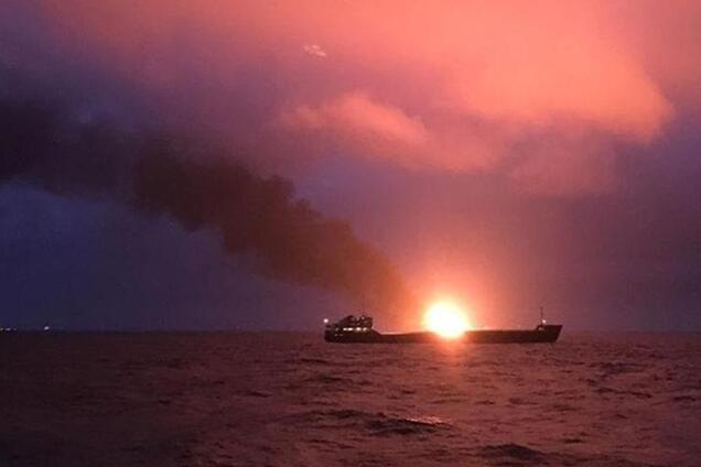 Названа причина страшної пожежі на кораблях біля Керченської протоки