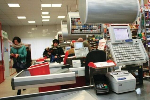 Українці зможуть знімати готівку з карток на касах супермаркетів
