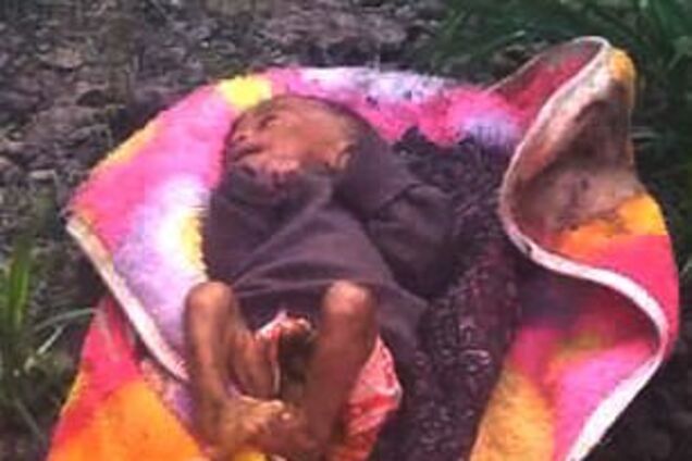 Батьки заживо поховали дитину, запідозривши в одержимості. Моторошні фото