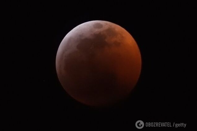 ''Кровавое'' лунное затмение: украинцев предупредили об опасности