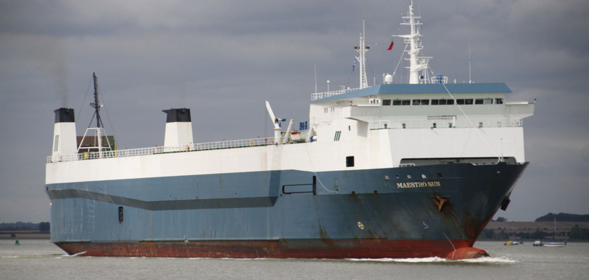 НП біля Керченської протоки: стало відомо про дивну поведінку згорілих суден