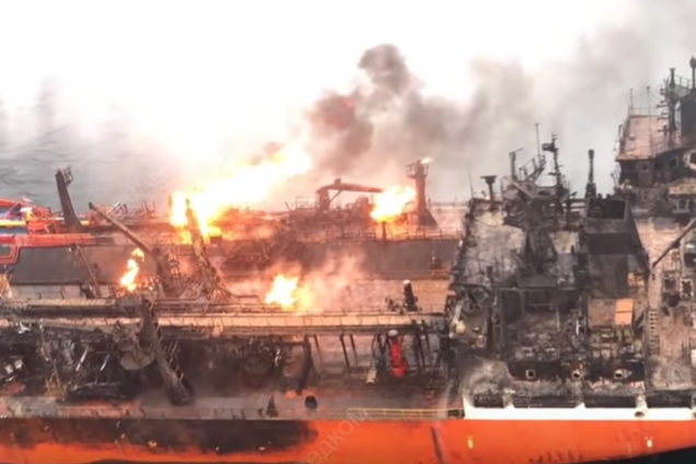 Біля Керченської протоки горіли кораблі: окупанти показали нове відео