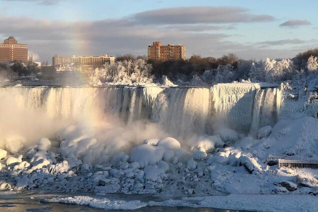 Неймовірне видовище! Ніагарський водоспад замерз