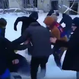 ''Умрите, мр*зи!'' В России толпа по-зверски избила трех подростков. Жесткие кадры