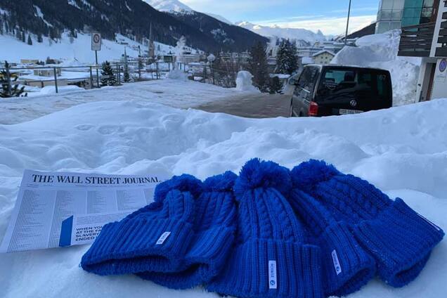 ''Янукович 2.0'': кандидата в президенты Украины Шевченко подловили на краже шапок в Давосе