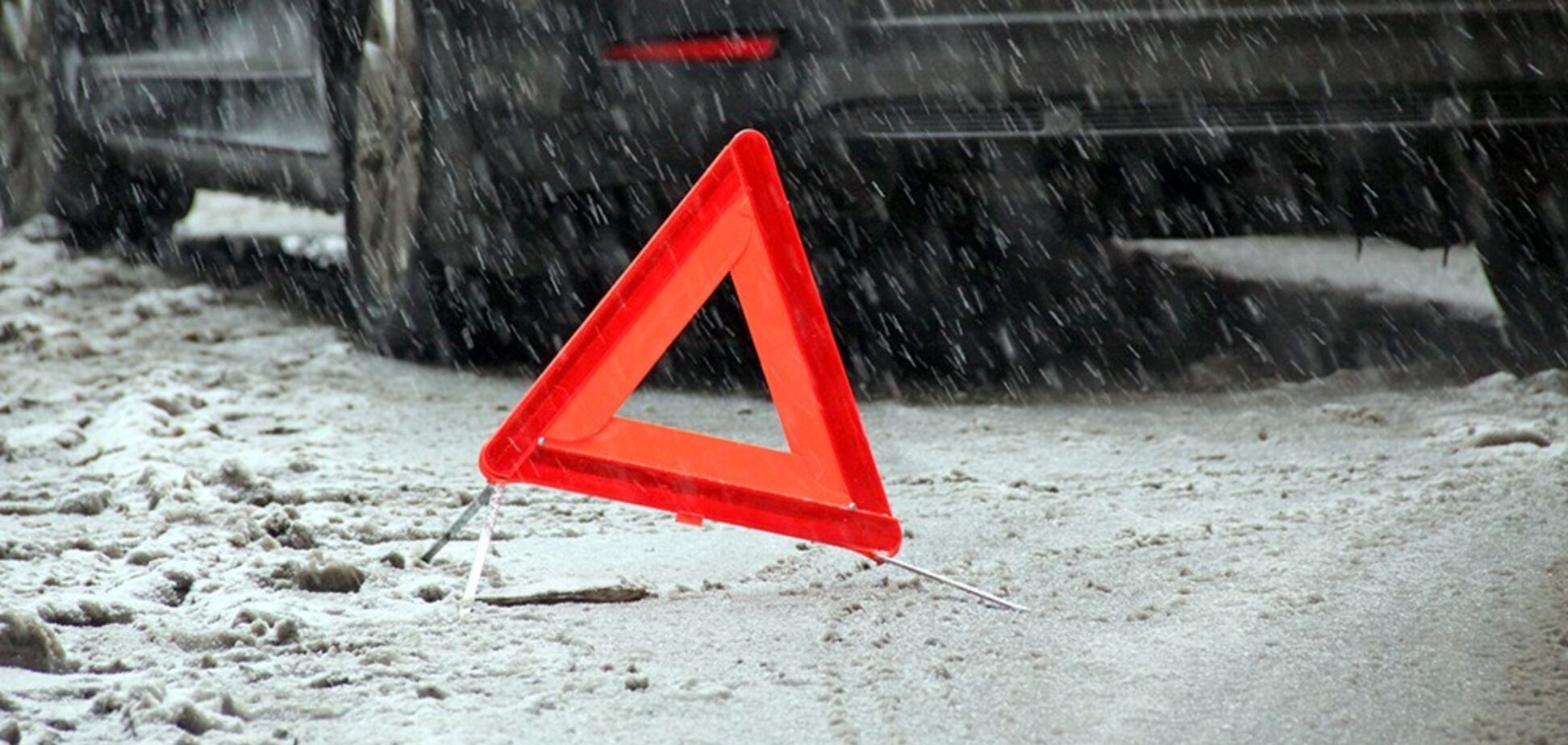 Под Киевом авто влетело в пешехода: подробности аварии