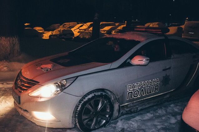 Ударил ножом в лицо: в Киеве в кафе напали на мужчину