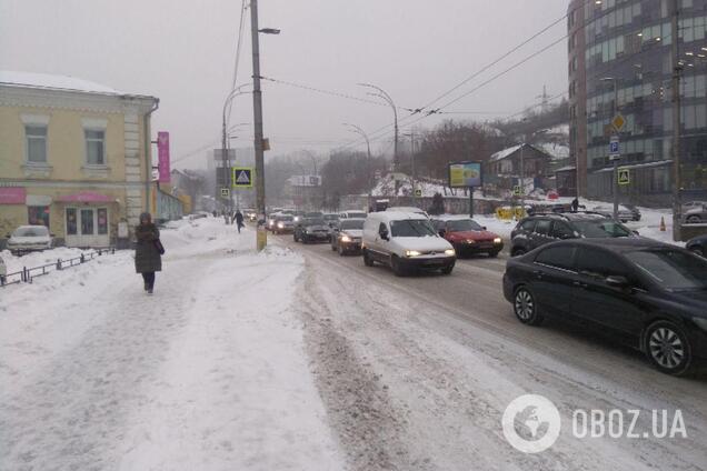 1200 ДТП і жертви: Україну накрив потужний снігопад