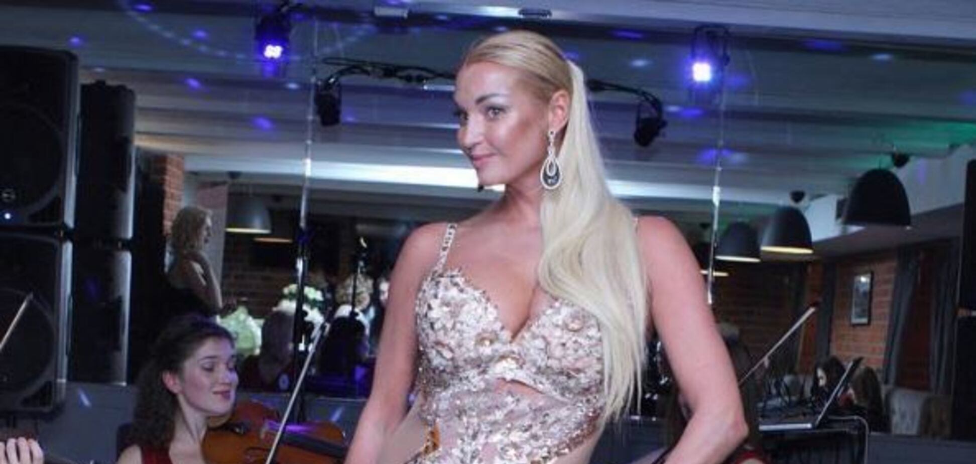 'Все видно, да?' Волочкова удивила фанатов неожиданным шпагатом