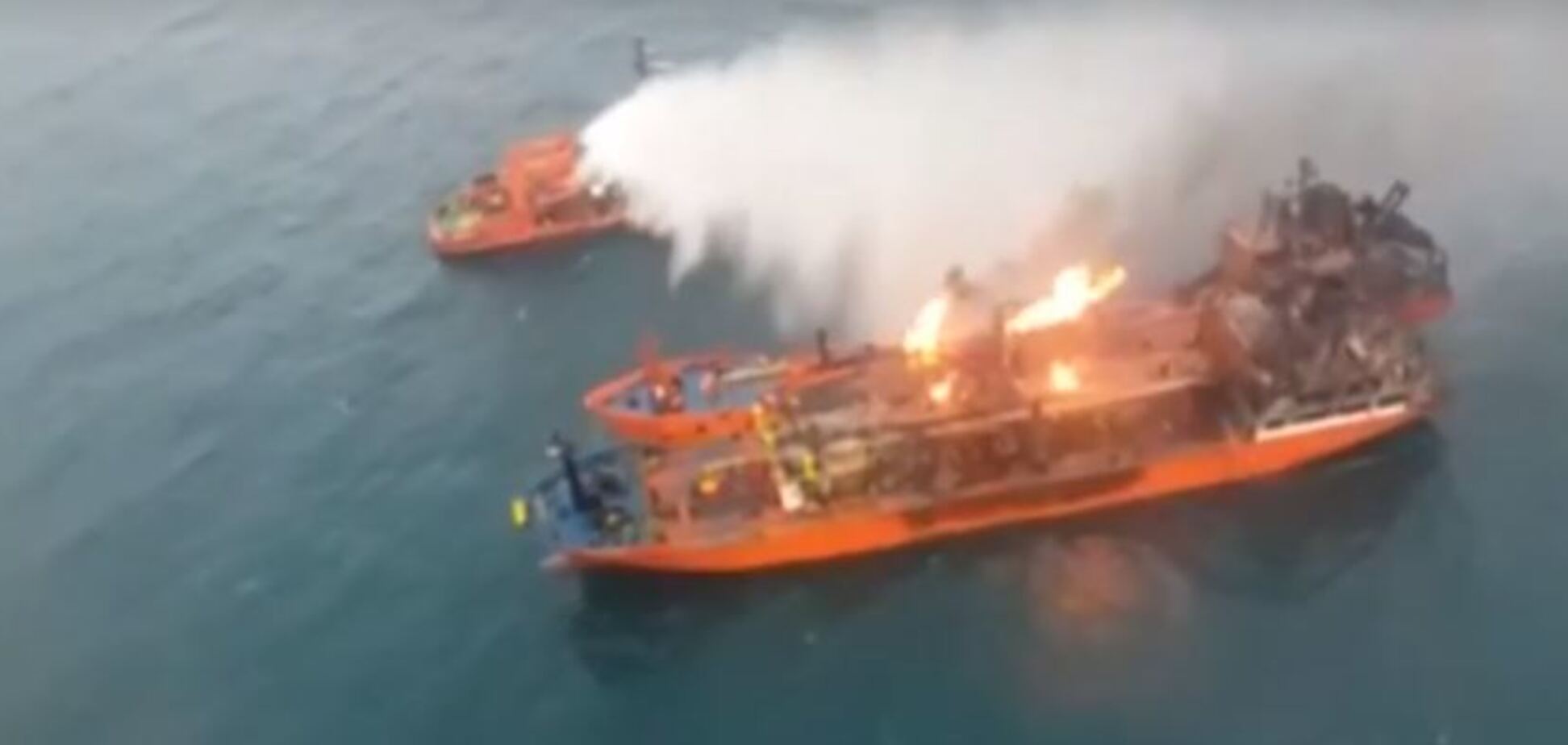 Палаючі в Чорному морі кораблі винесло до берегів Криму
