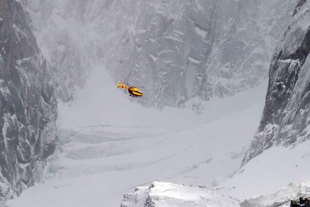 В горах Италии столкнулись вертолет и самолет