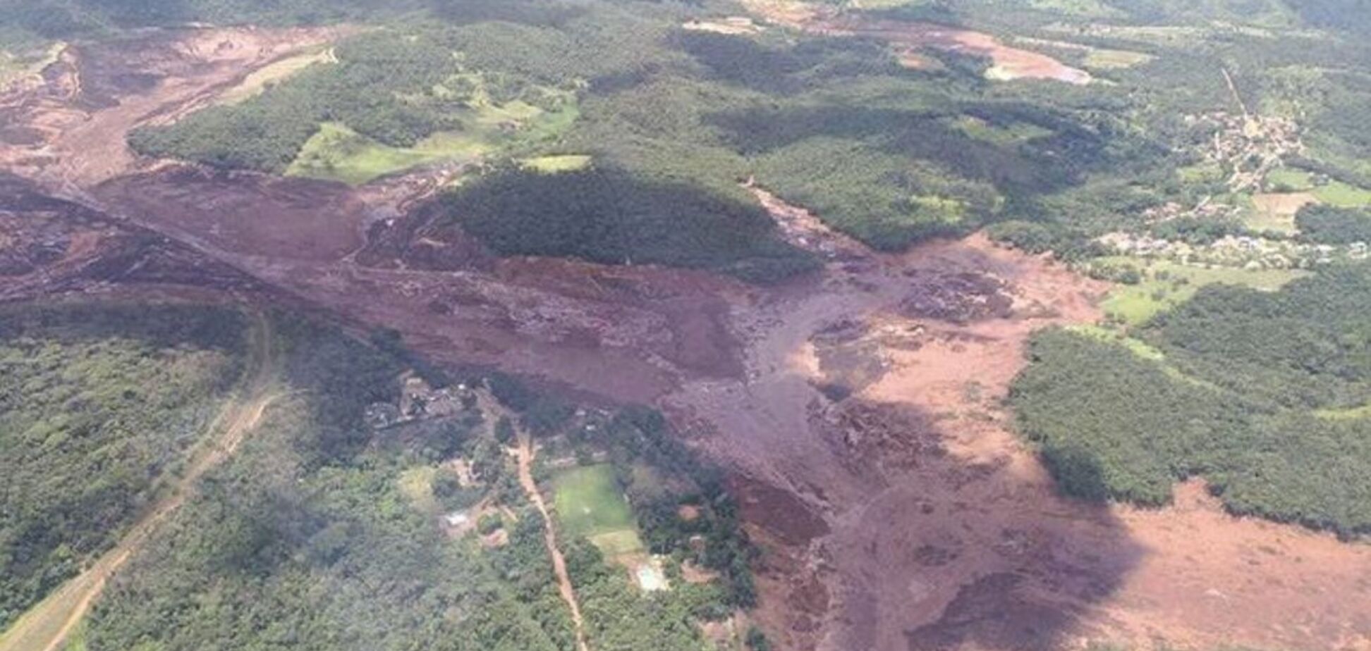 В Бразилии дамба погребла более 200 человек: фото и видео масштабной катастрофы