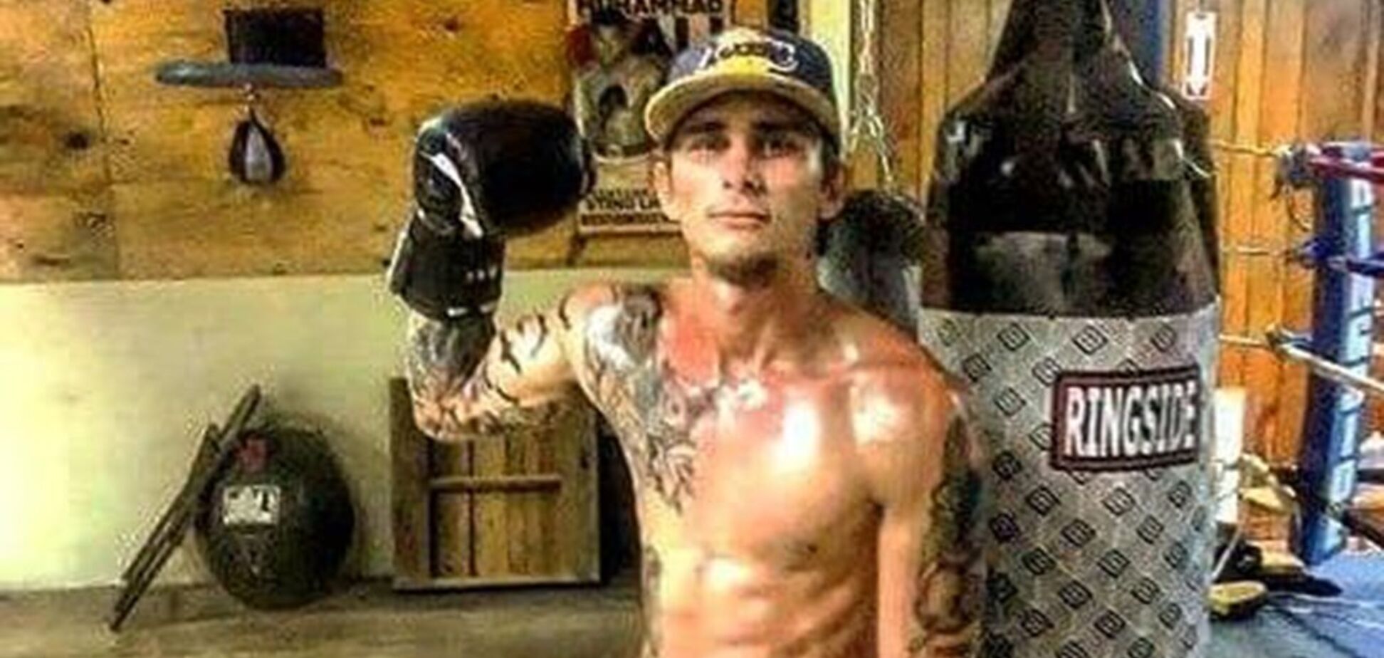 Ребенок застрелил известного боксера