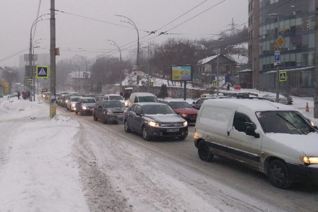 Київ завис у масштабних заторах: де складно проїхати