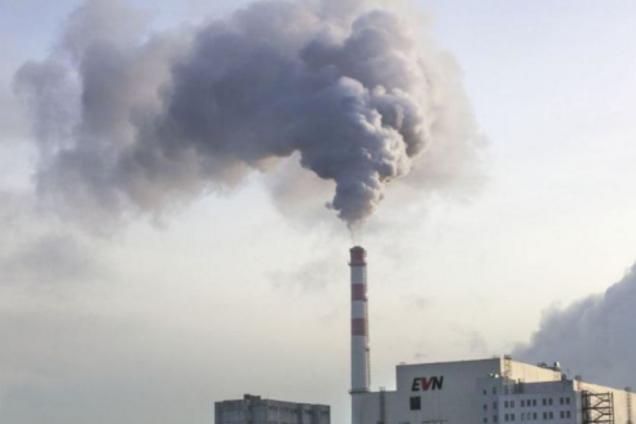 ''Люди травятся'': в Москве забили тревогу из-за странной вони