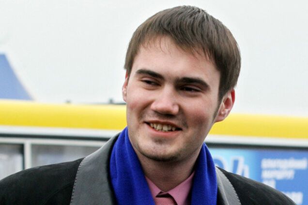 ''Для супер-пупер людей!'' Стало известно, сколько стоит место возле могилы сына Януковича