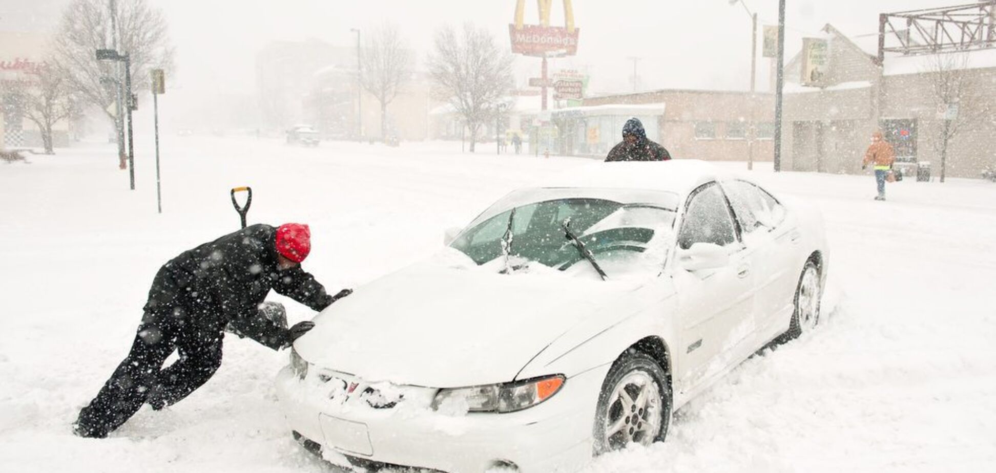 Весна еще не скоро: синоптики дали снежный прогноз на начало недели в Украине