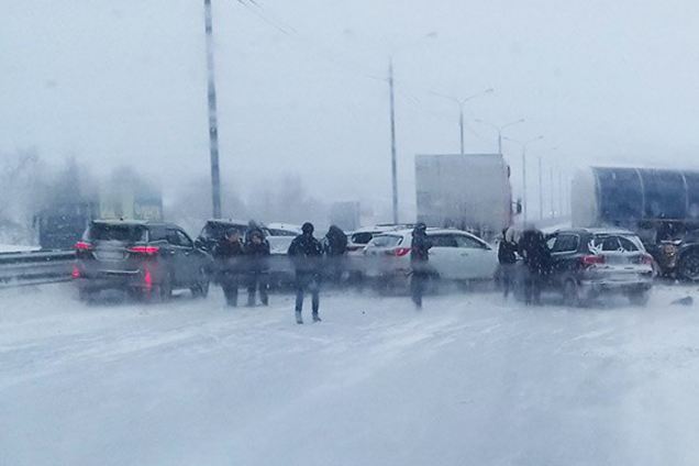   Кара небесная: Москву накрыла небывалая снежно-ледяная буря
