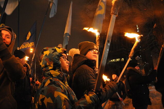 У центрі Києва пройшла факельна хода: фото і відео