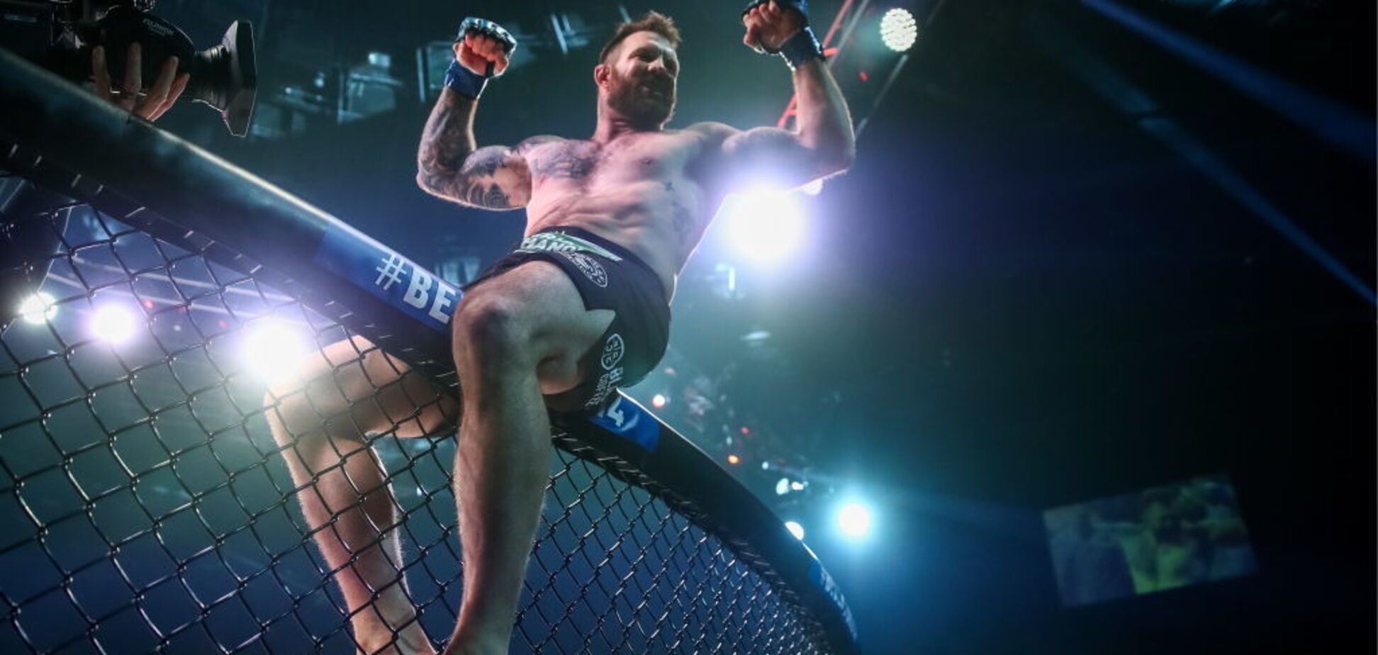 ''Да ну нах'': экс-чемпиона UFC поразил нокаут ''хрустальной бороды Емельяненко''