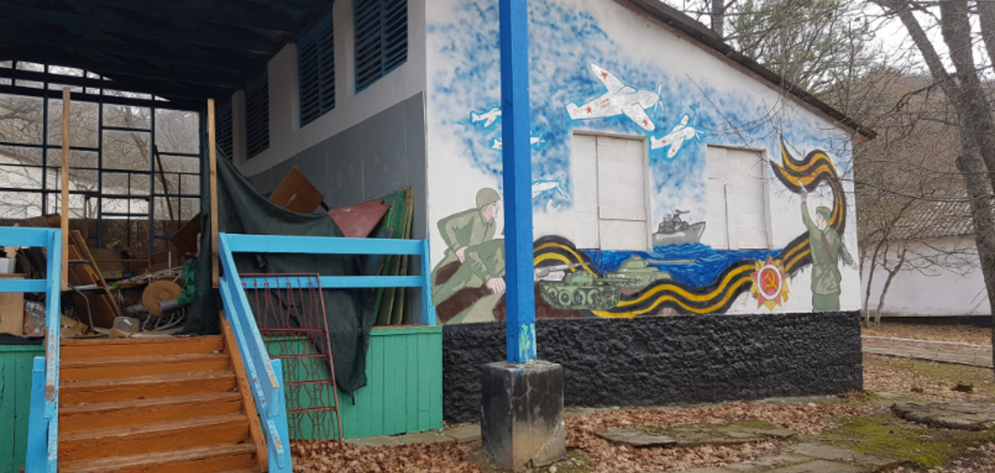 ''Отработают навыки на практике'': в Крыму открыли военный лагерь для детей