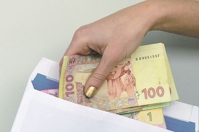 Украинцев хотят радикально наказывать за зарплаты в конвертах: чего ждать