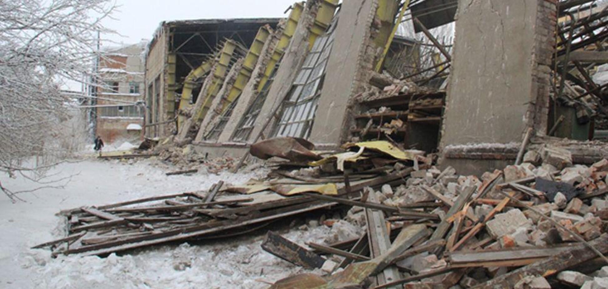На Донбассе обрушилось здание завода: есть жертва. Фото с места трагедии