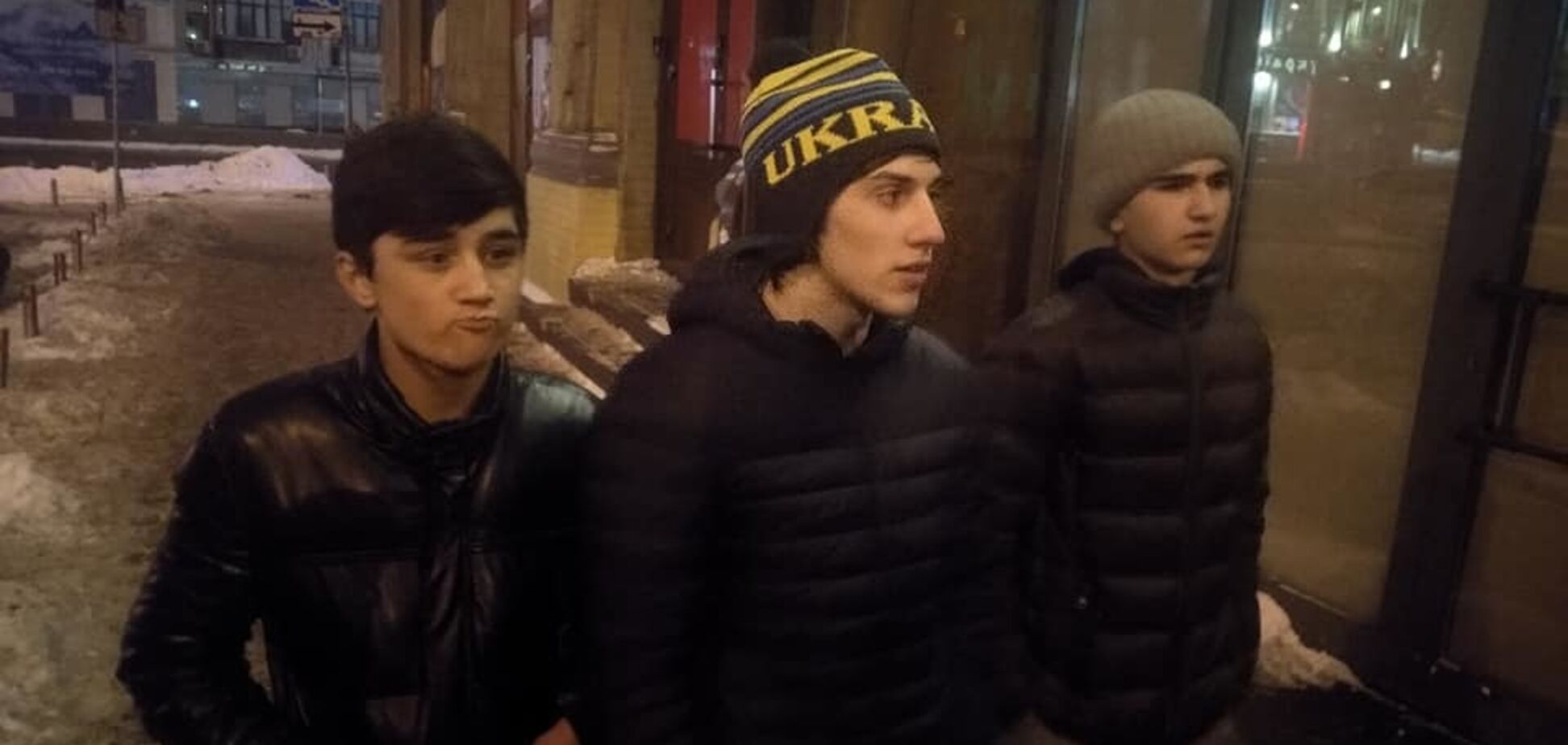 В Киеве толпа детей жестоко избила мужчину: история получила неожиданную развязку