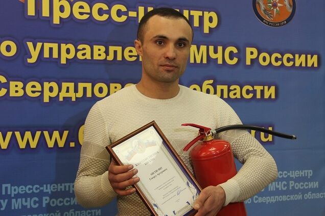 Россиян разозлил подарок герою, спасшему детей из пожара