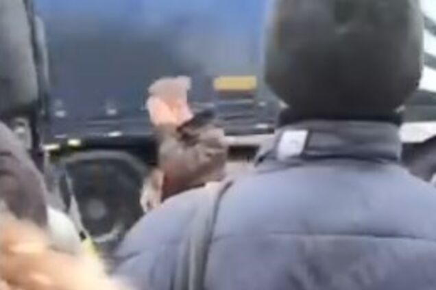 ''Задули обличчя газом'': у Києві напали на водія і пасажирів маршрутки