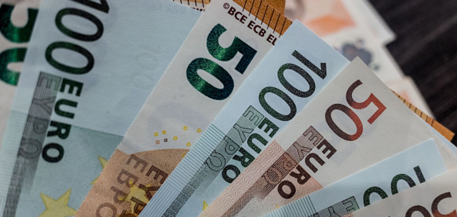 Допомога гривні і удар по корупції: економіст поділився деталями нового валютного закону