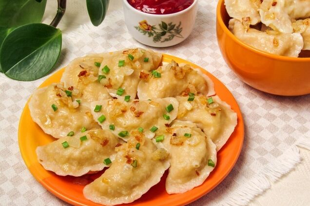 Пісні вареники з тушкованою капустою на Різдво: кращий рецепт