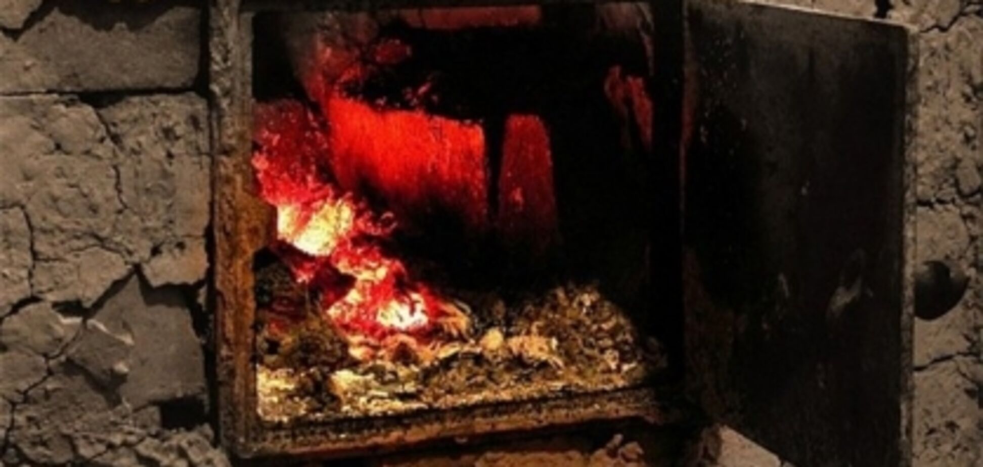 Обугленное тело нашли в печи: в России дедушка с бабушкой заживо сожгли годовалого внука 