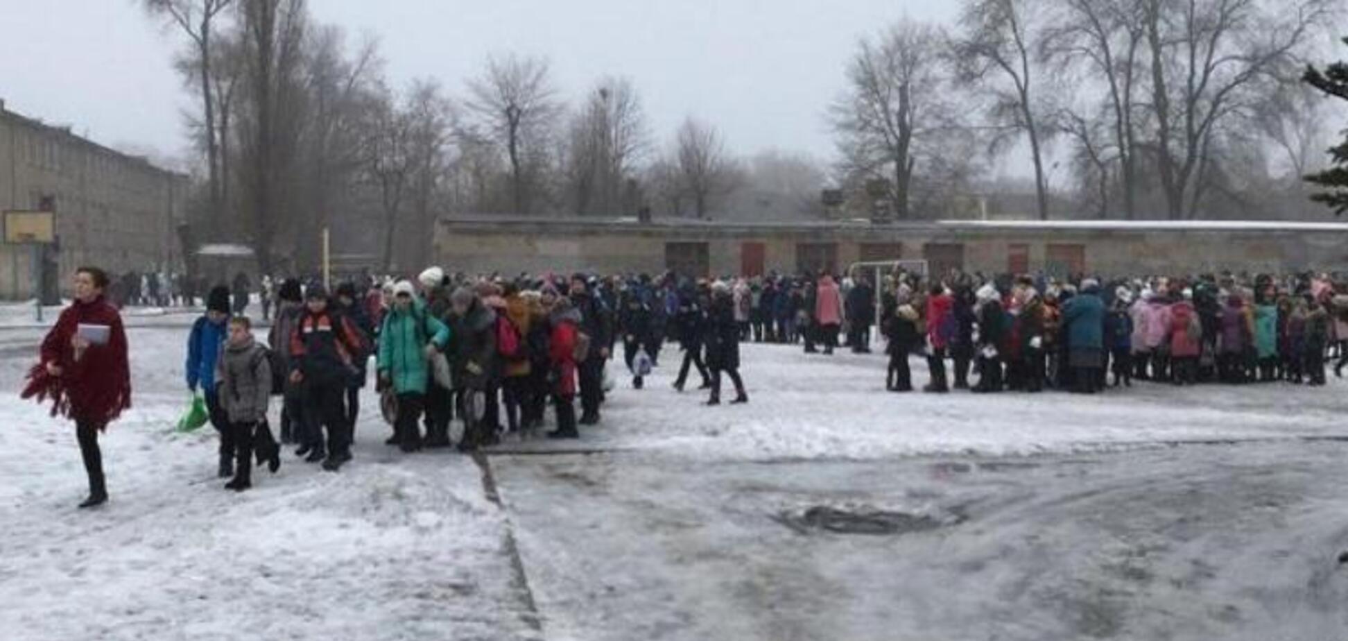 У Кривому Розі екстрено евакуювали учнів із шести шкіл: поліція розповіла, в чому справа