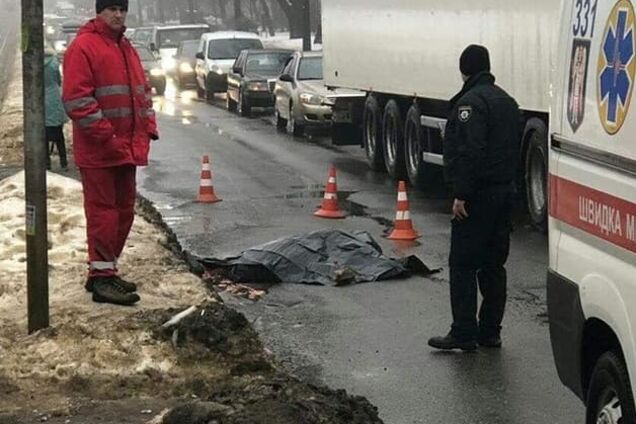 У Києві фура насмерть збила жінку і зникла: введено план-перехоплення