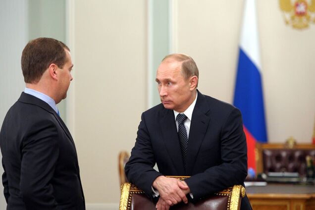 ''Цап-відбувайло'': стало відомо про серйозні проблеми Путіна з Медведєвим