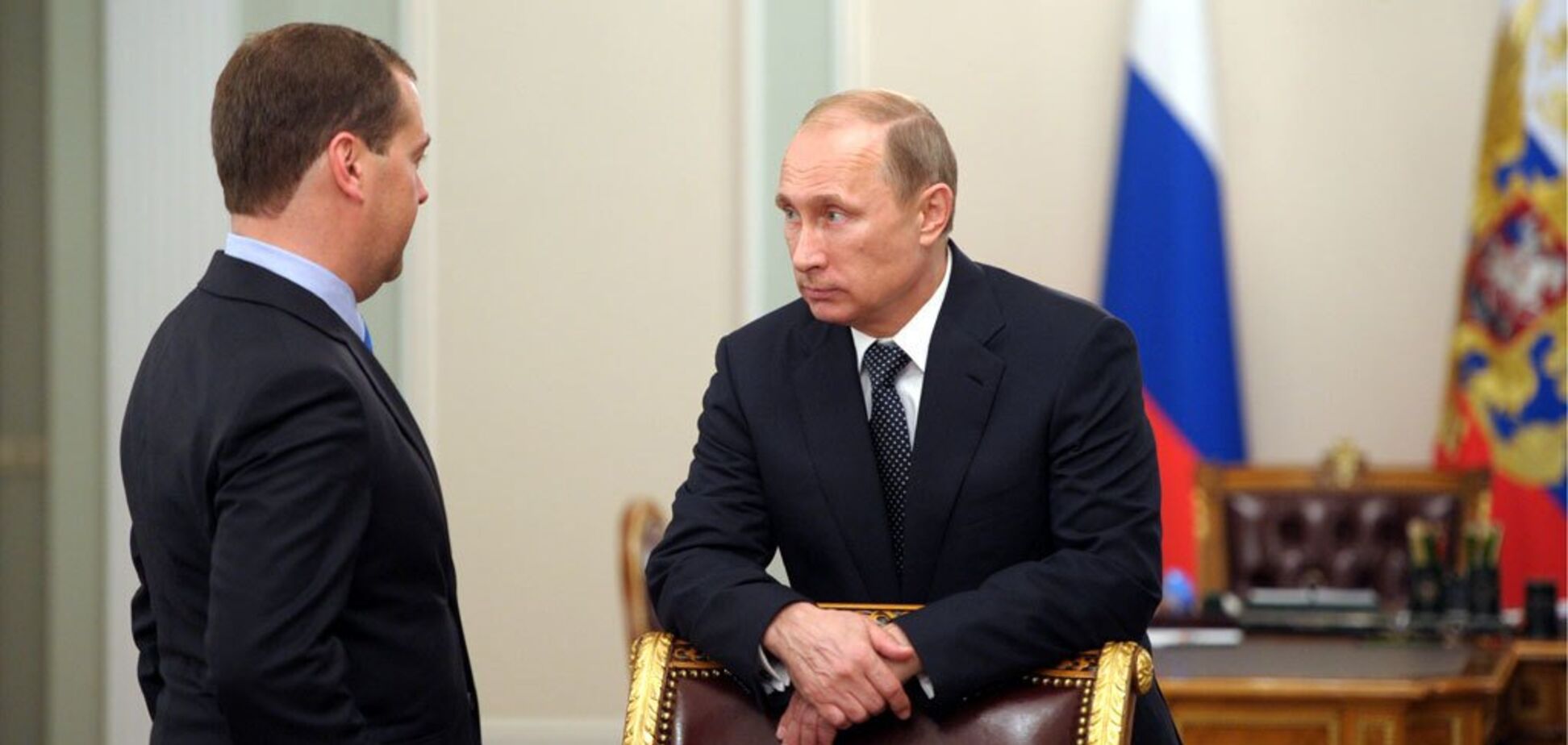 ''Козел отпущения'': стало известно о серьезных проблемах Путина с Медведевым
