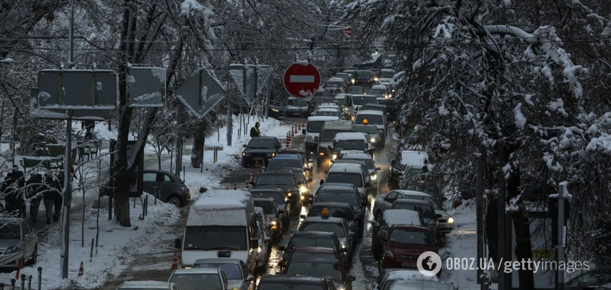 Київ скували багатокілометрові затори: карта ''червоних'' зон