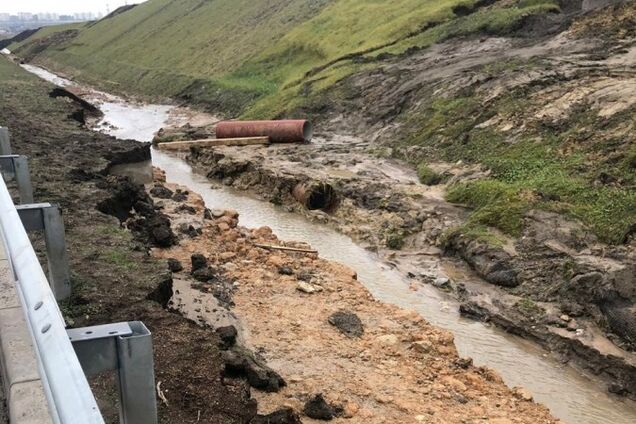 Куда уплывает Керченский мост